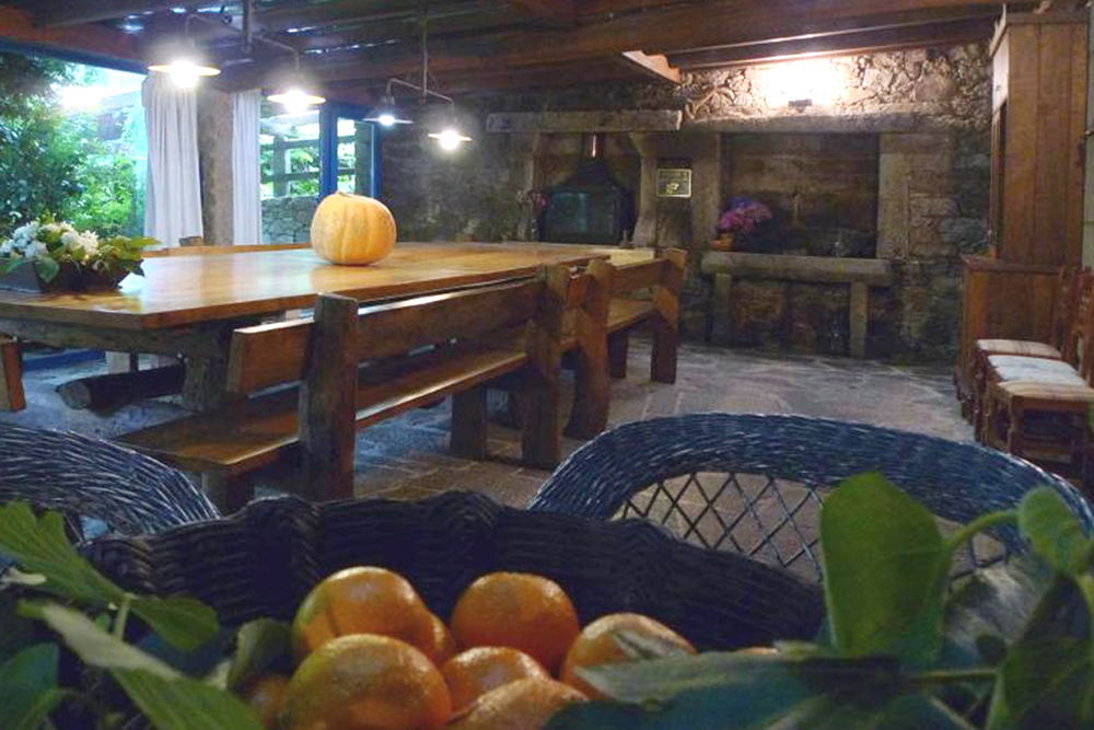 Comedor exterior Casa Perfeuto Mar�a